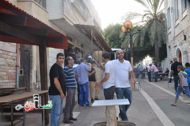 كفرقاسم -فيديو : جموع المصلين يؤدون صلاة عيد الفطر السعيد في مسجد ابي بكر الصديق .. وتتصافح الايدي وتتعانق الرقاب وسط فرحة عارمة